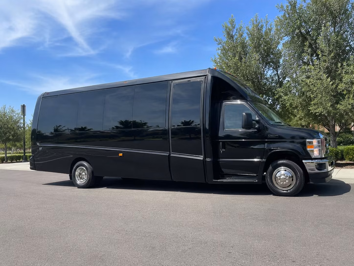 minibus rentals for student trips to snug harbor cultural center and botanical garden